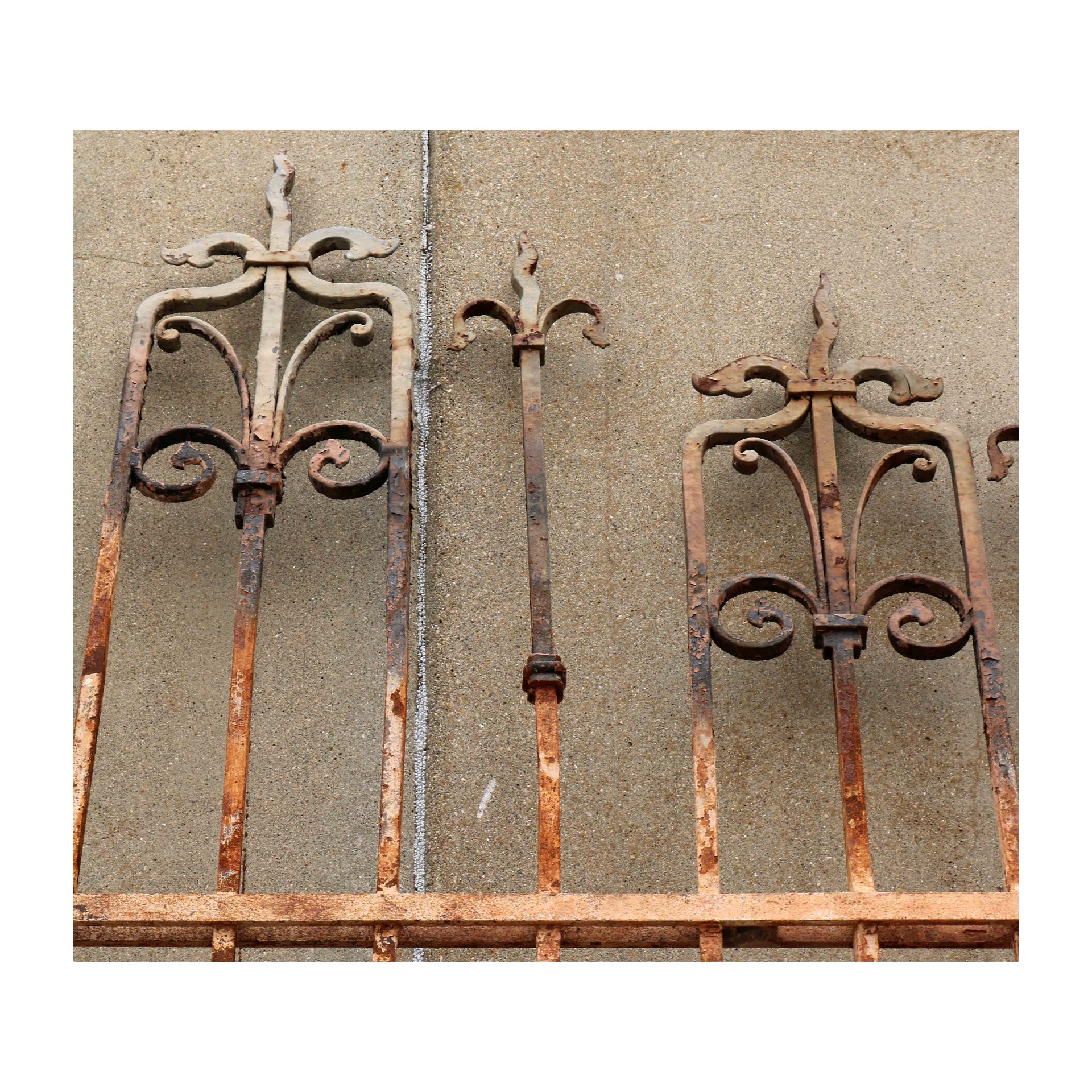 Antique iron gate. Period 1800. - 1