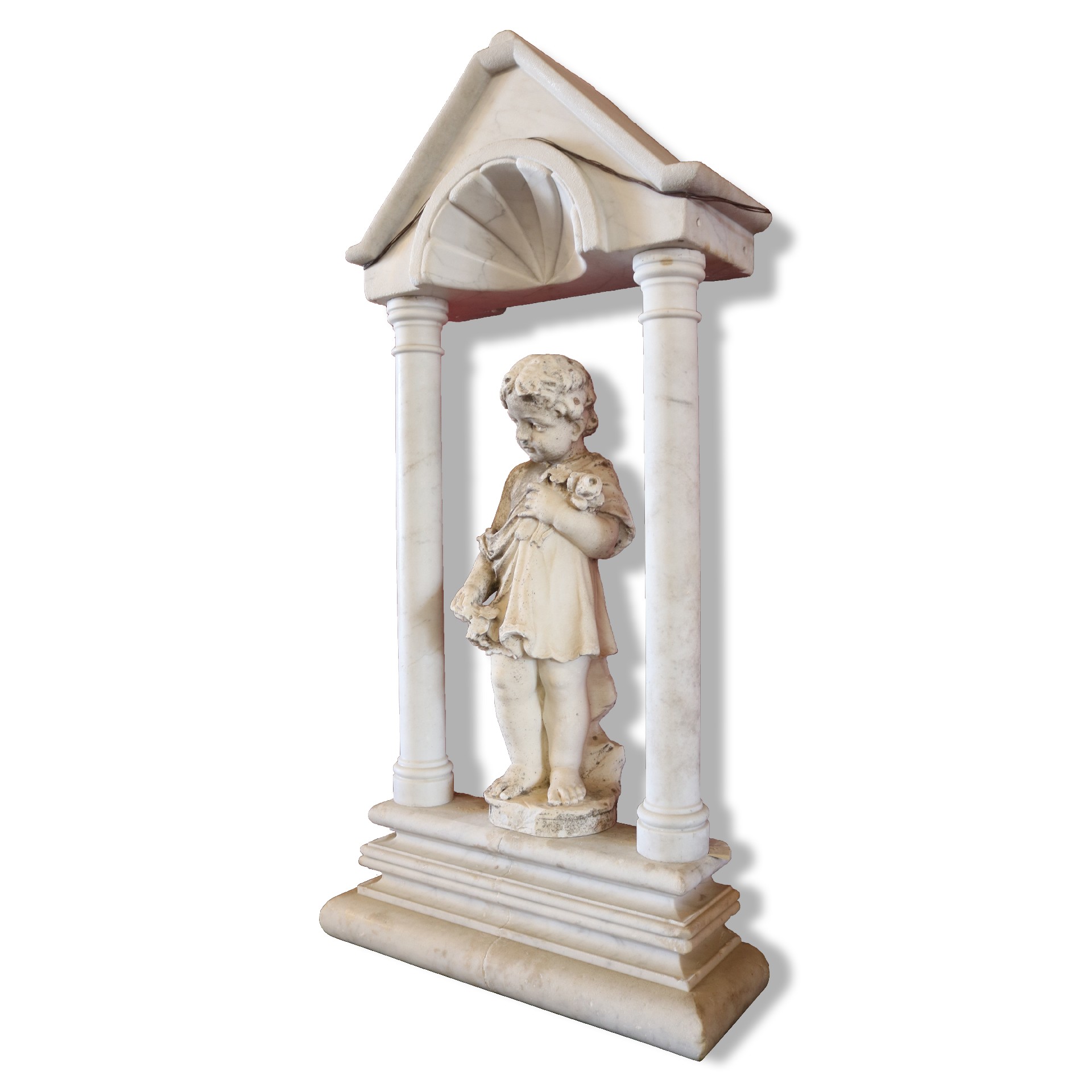 Niche in marble with a small statue. - 1