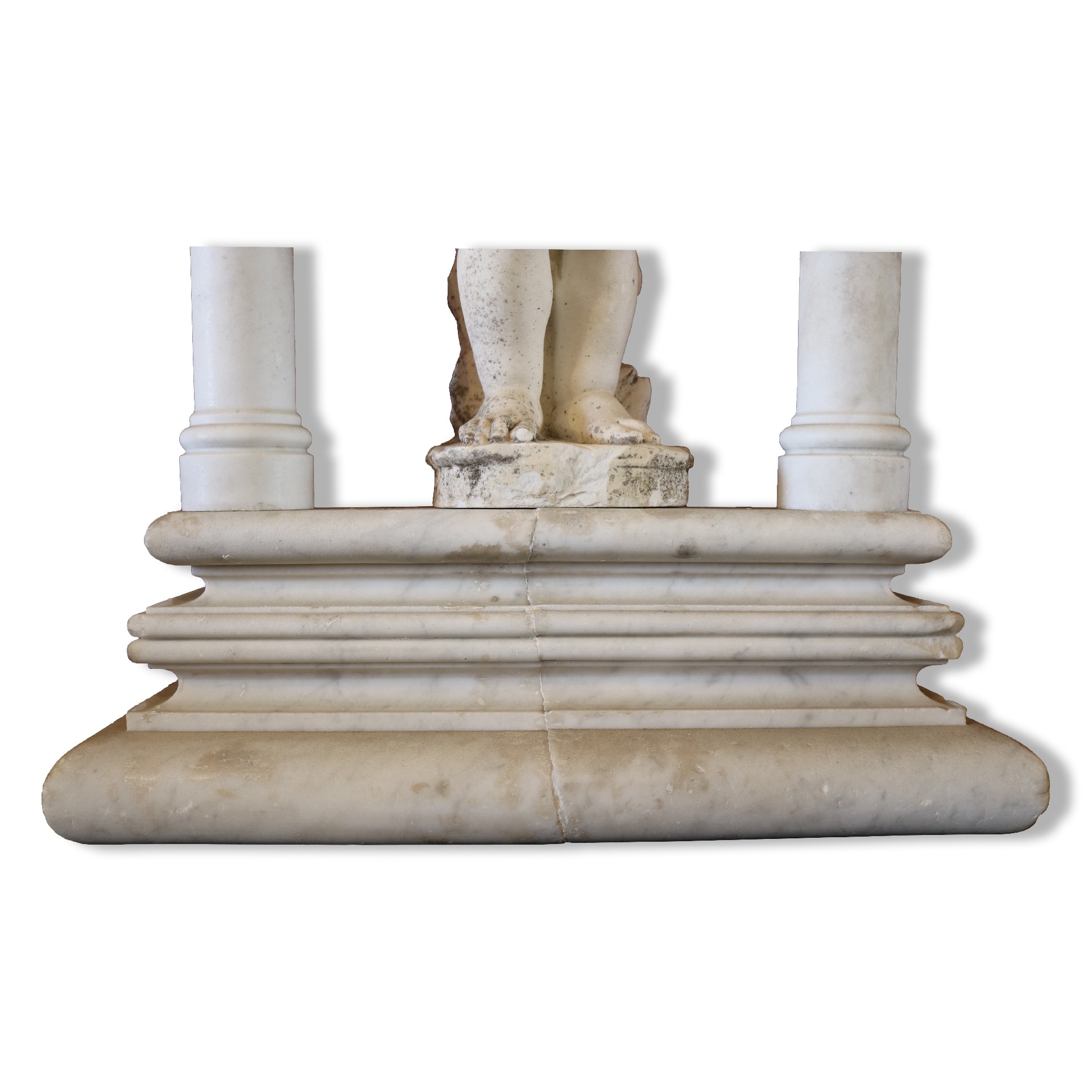 Niche in marble with a small statue. - 1