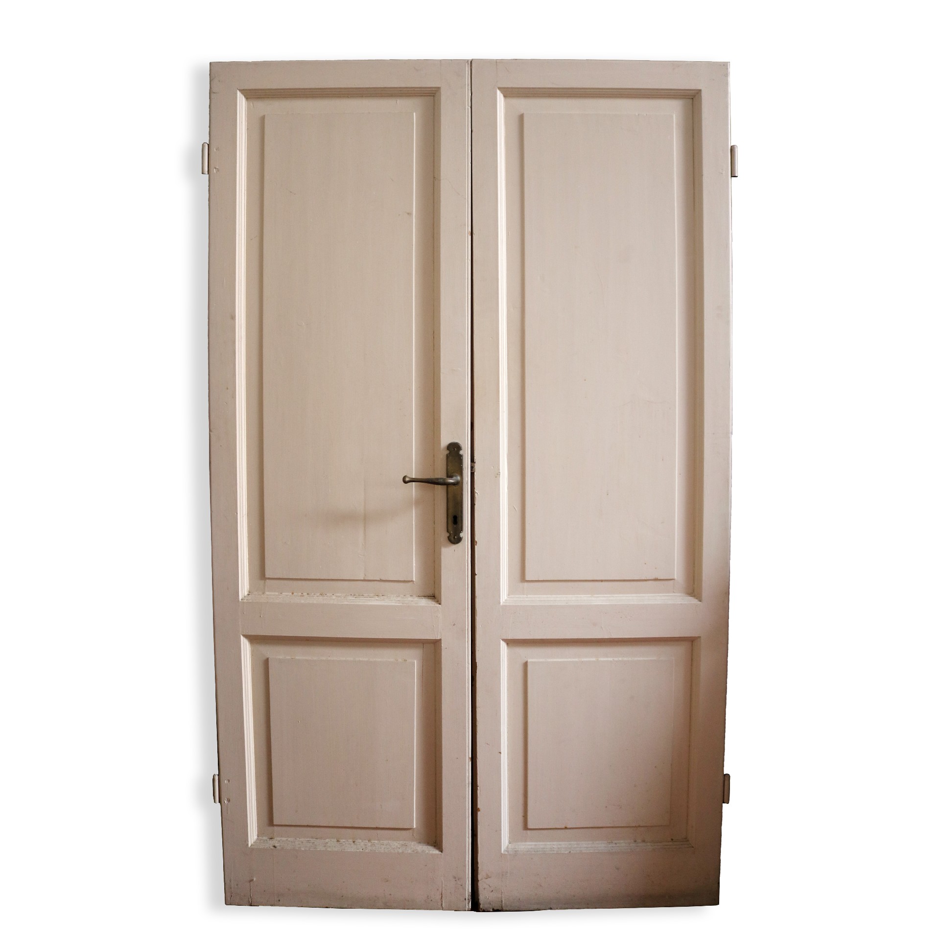 White lacquered door. - 1