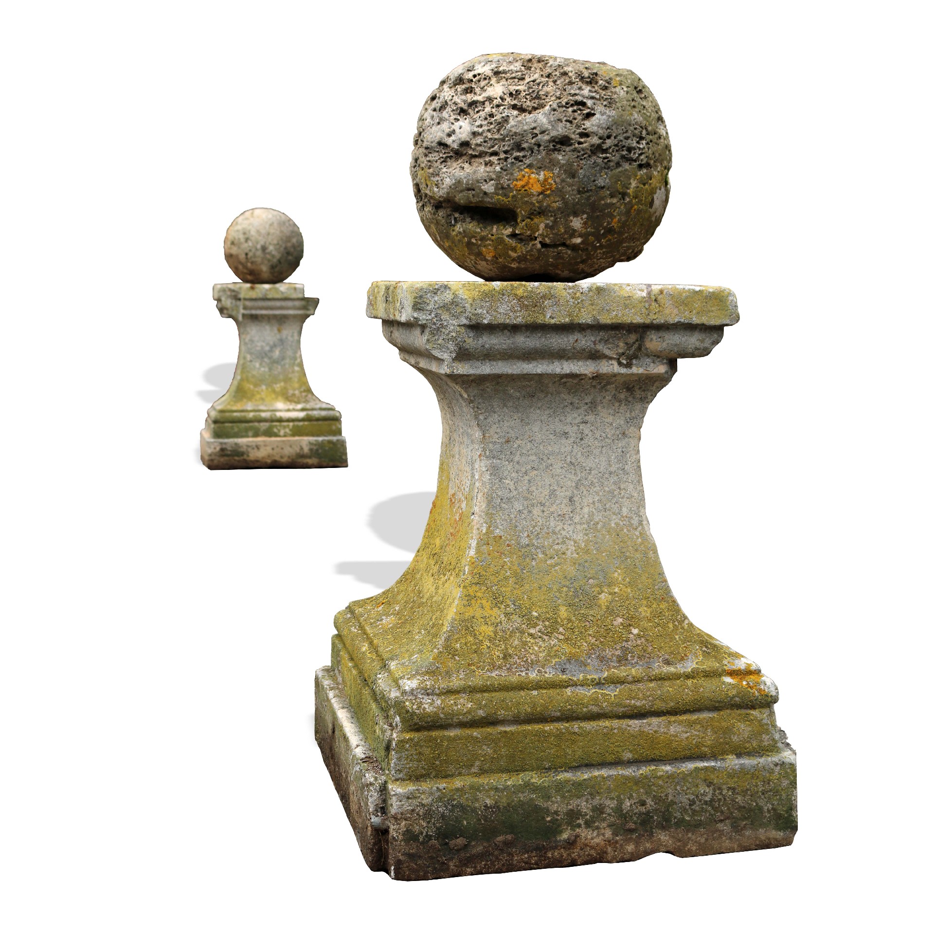 Ancient pair of stone gate finials. Period 1700. - 1