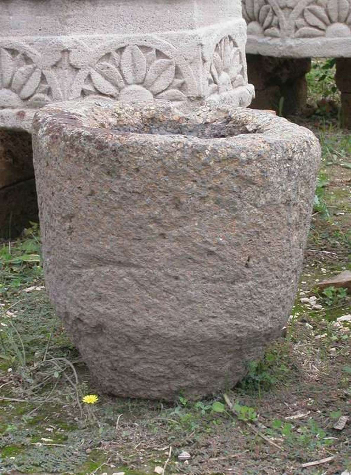Parte di macina in pietra - Macine - Arredo Giardino - Prodotti - Antichità Fiorillo