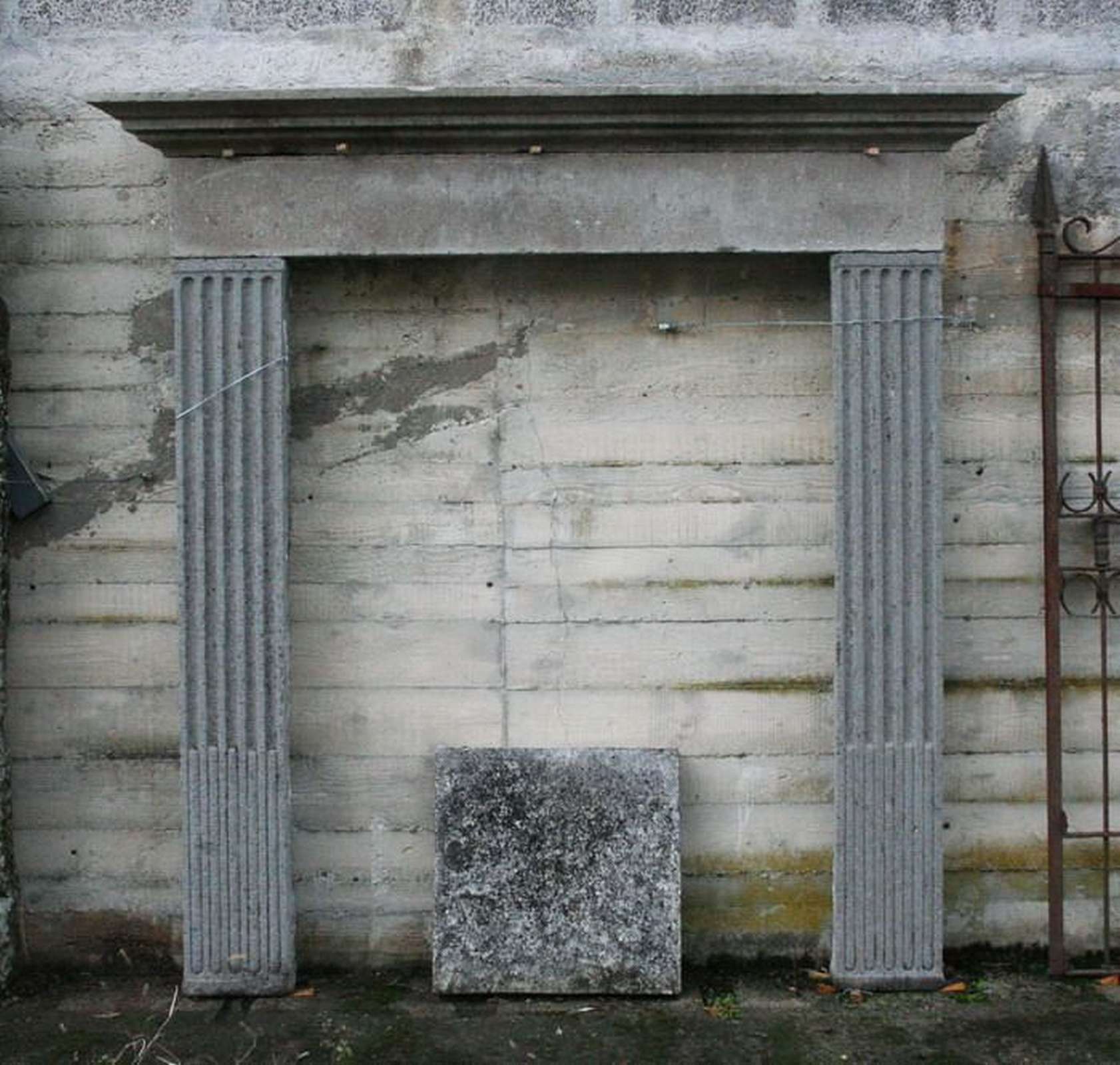 Portale antico in pietra - Portali, Finestre e Cornici - Architettura - Prodotti - Antichità Fiorillo
