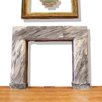 Ancient fireplace in marble, cm 147x117 h. 