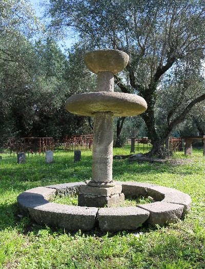Antica Fontana in pietra. 