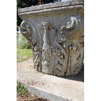 Ancient stone well. Louis XIV era. 