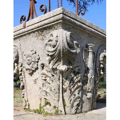 Ancient stone well. Louis XIV era. 