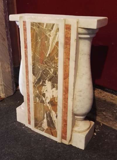 Coppia di antiche basi in marmo. Epoca 1800. 